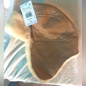 NWT Sparkle Dot Sheepskin UGG’s Trapper Hat Size Ages 4-6 Warm Signature Suede